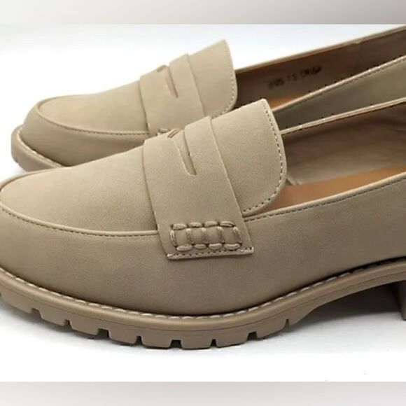 dv by Dolce Vita “Crisp” Classic Penny Loafer/Lug Sole Block Heel - Picture 4 of 9